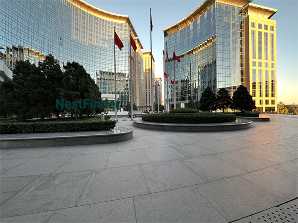 北京东方豪庭公寓-游泳池和公寓外观 (3).jpg